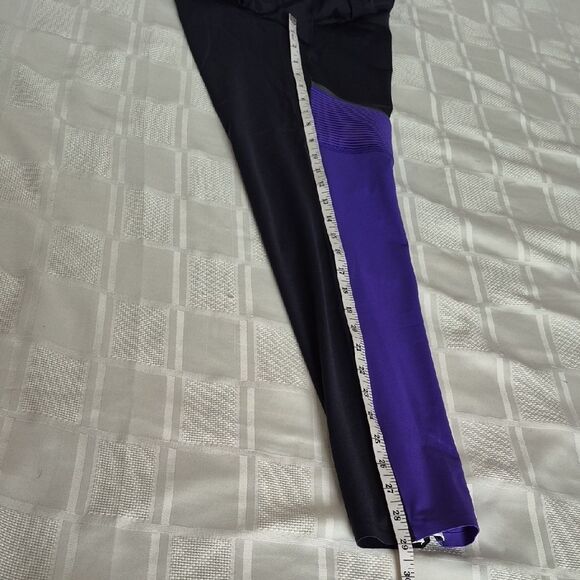 On Running Women's Black & Purple Tights Long - Picture 7 of 16